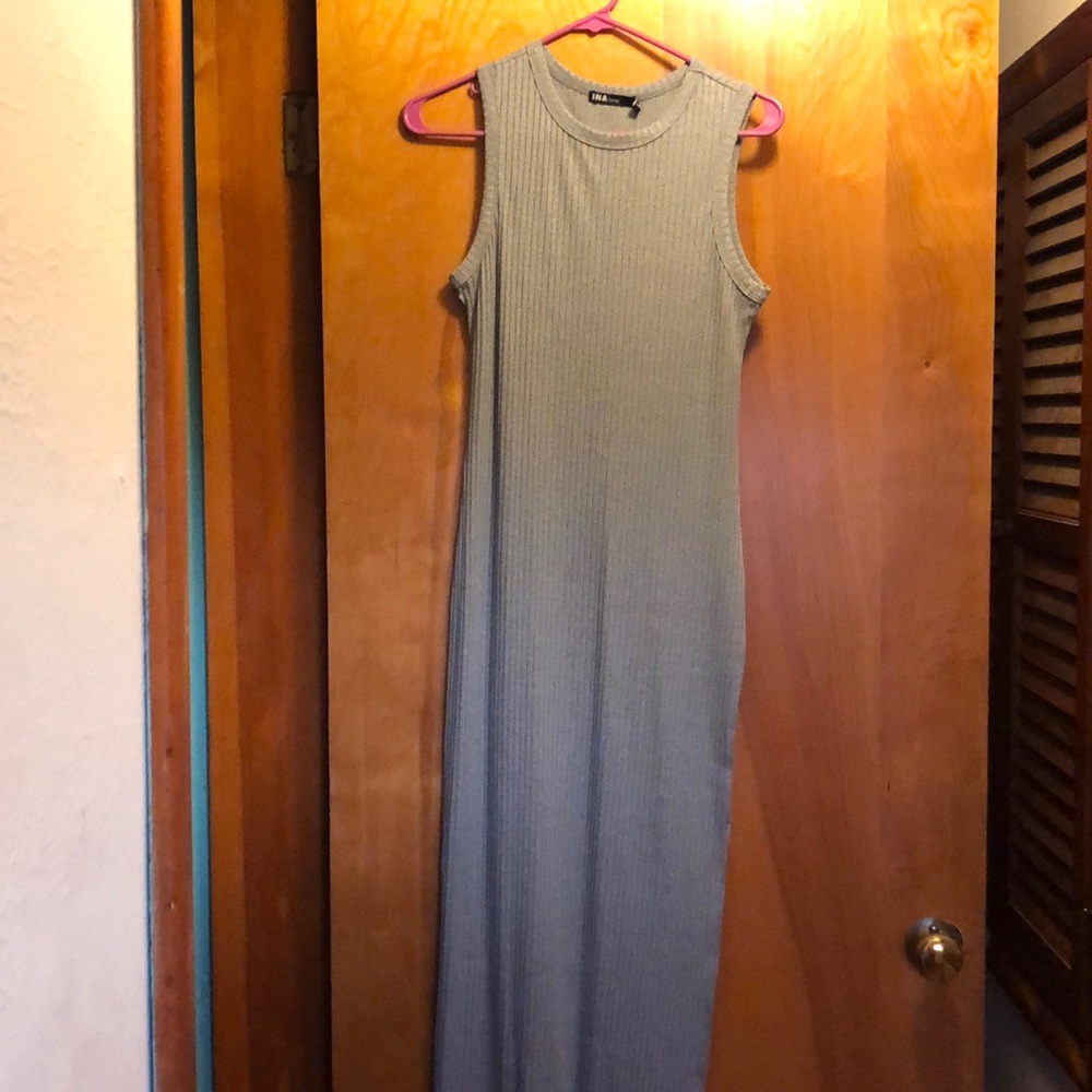 Maxi dress with slit on the side